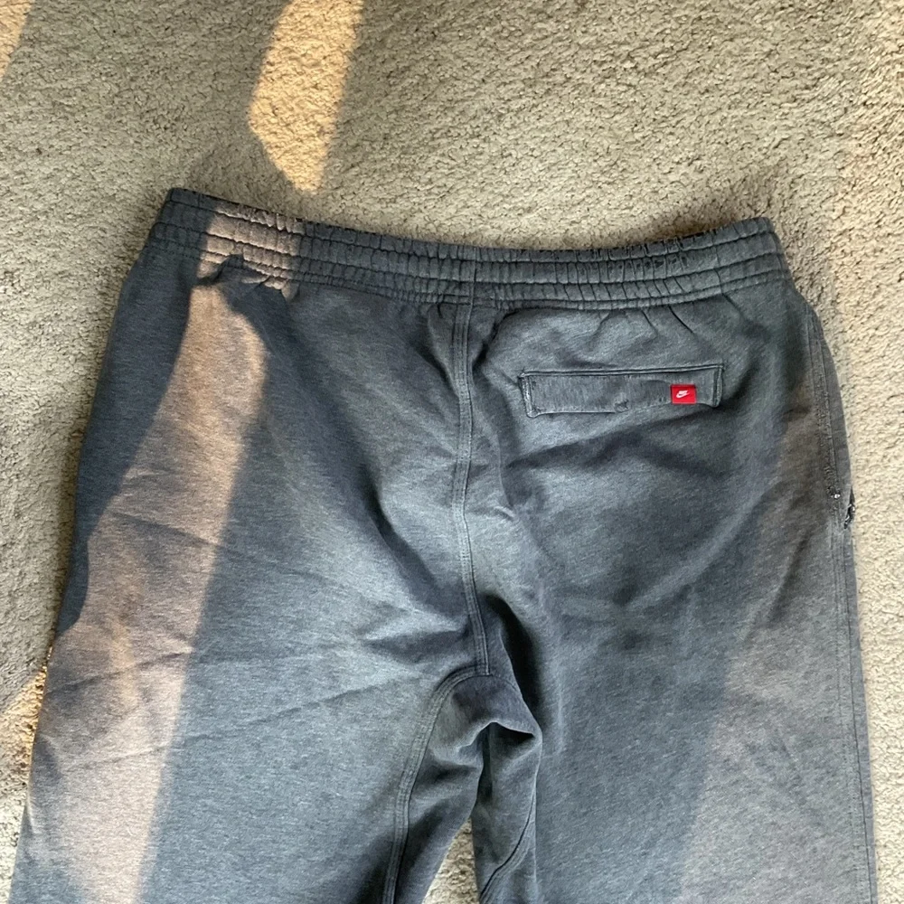 Nike Gray Sweatpants with Logo - Picture 4 of 10